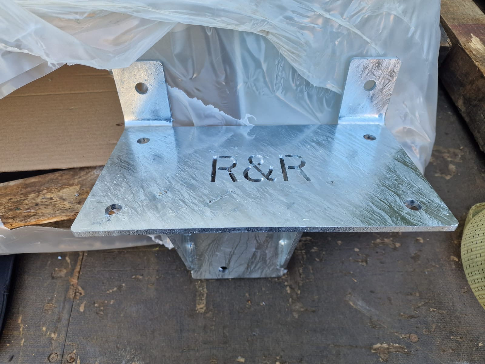 Winch bracket