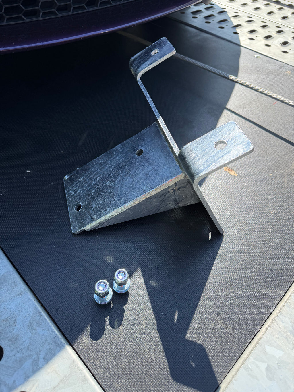 Winch bracket