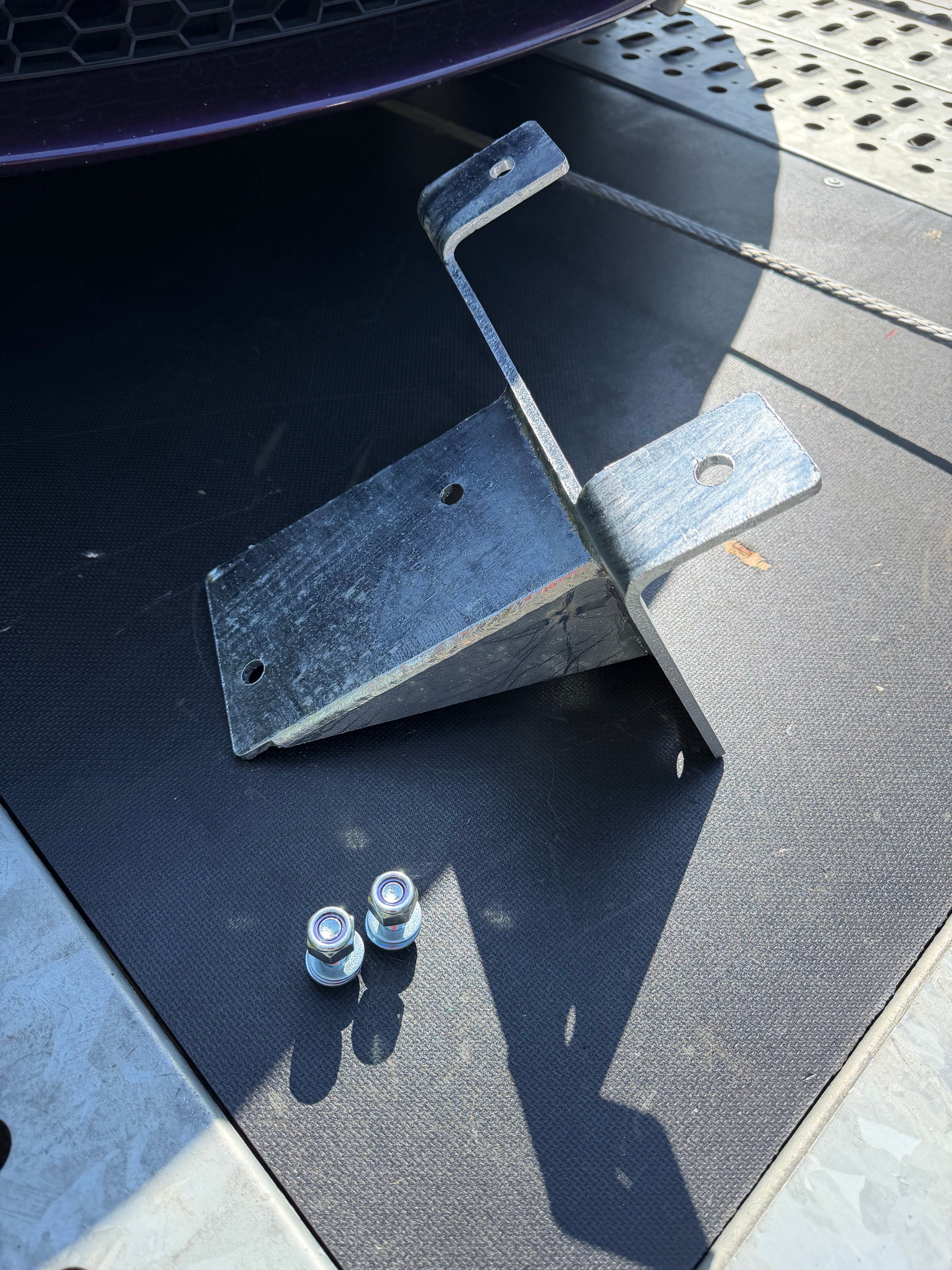 Winch bracket